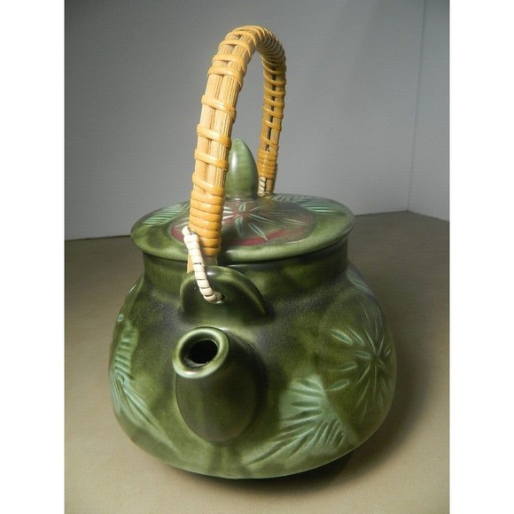 Lily Pad Teapot w/ Bamboo Handle Green Stoneware Japan Chip o Bottom of Lid - Picture 5 of 9